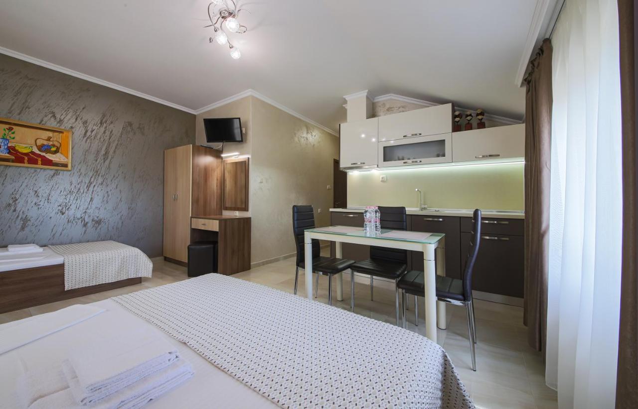 Guesthouse Phoenix Obzor Exterior foto